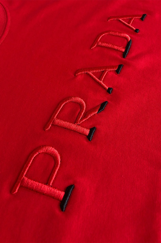 Красная мужская футболка Prada embroidered logo
