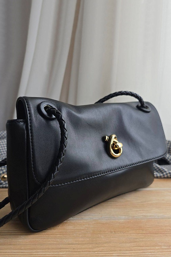 Кожаная сумка Bottega Veneta Madison 29x17 см - Black