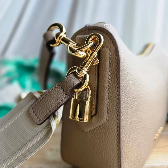 Женская кожаная сумка Marc Jacobs Drifter 25x17 см - Beige