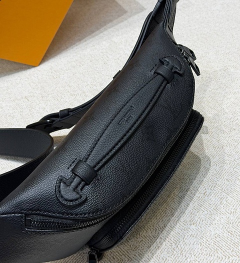 Кожаная сумка Louis Vuitton Rush Bumbag premium 30x15x8 см   