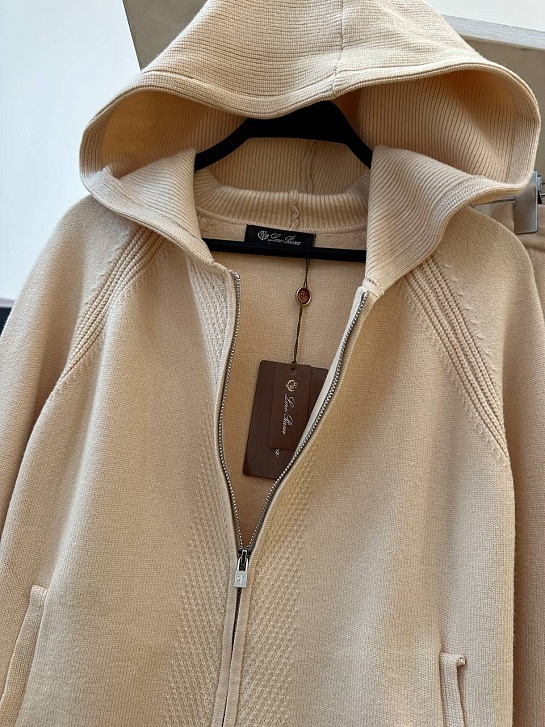 Женский бежевый костюм Loro Piana Premium