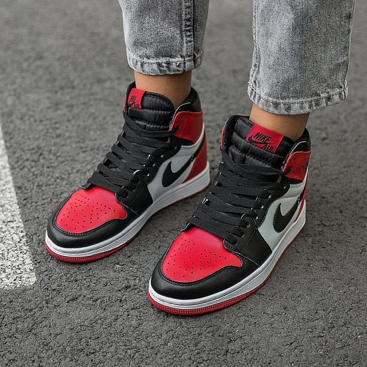 Кроссовки Nike Air Jordan 1 Retro "Bred Toe"   