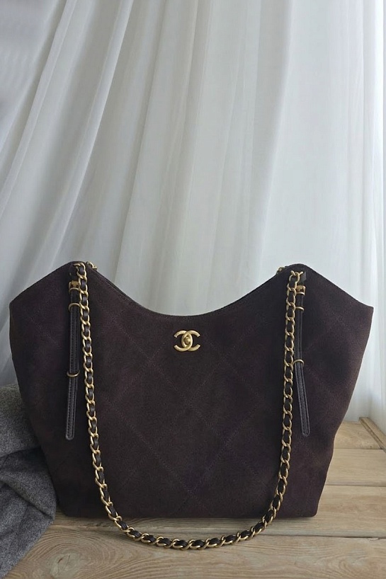 Замшевая сумка Chanel Maxi 44x28 см