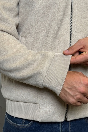 Мужской бомбер Loro Piana бежевого цвета   