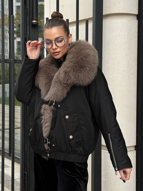 Женский чёрный пуховик с натуральным мехом Max Mara