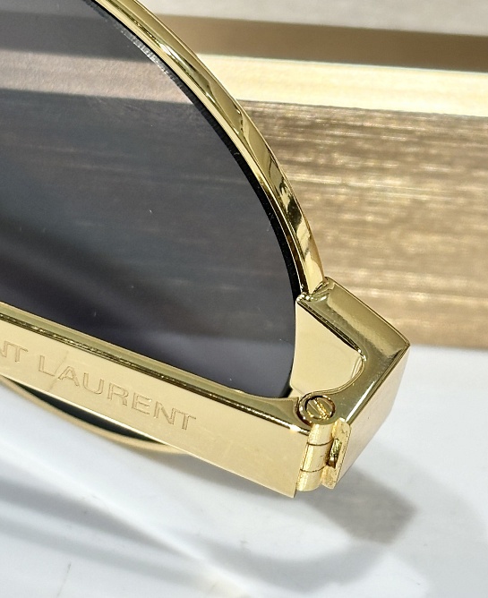 Солнцезащитные очки Yves Saint Laurent Eyewear