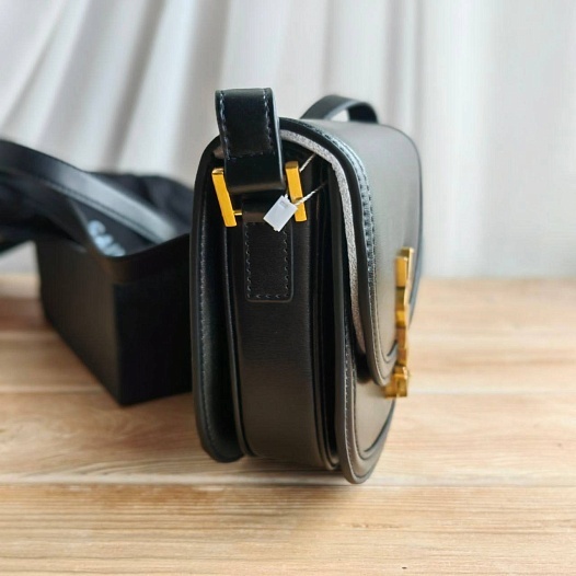 Кожаная сумка Yves Saint Laurent 19x17 см   