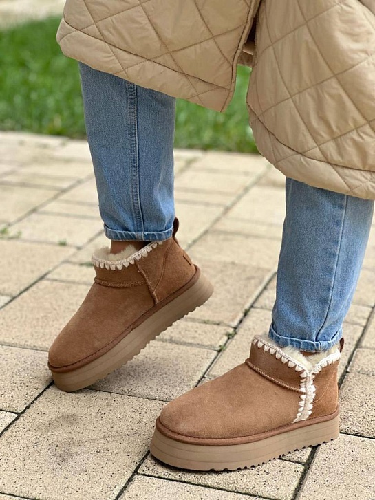 Женские замшевые ботники с мехом UGG Mass Platform - Chestnut