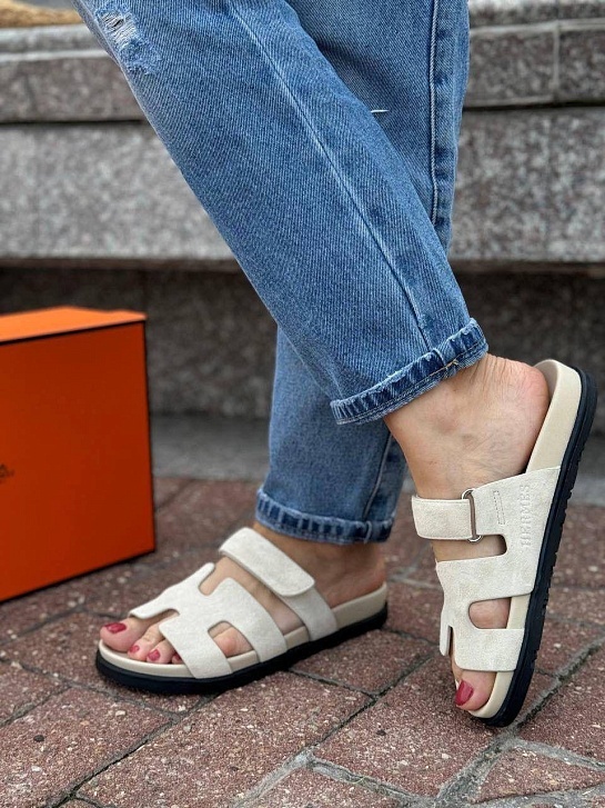 Женские замшевые сандалии Hermes Chypre - Beige / Black