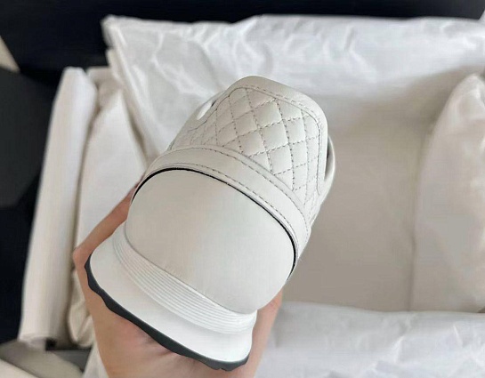 Женские кожаные кроссовки Chanel premium - White