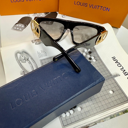 Солнцезащитные очки Louis Vuitton Link Square   