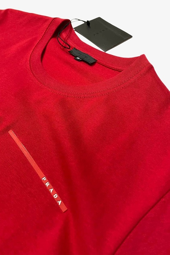 Красная оверсайз футболка Prada
