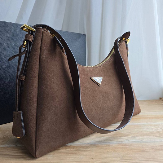 Замшевая сумка Prada 39x18 см   