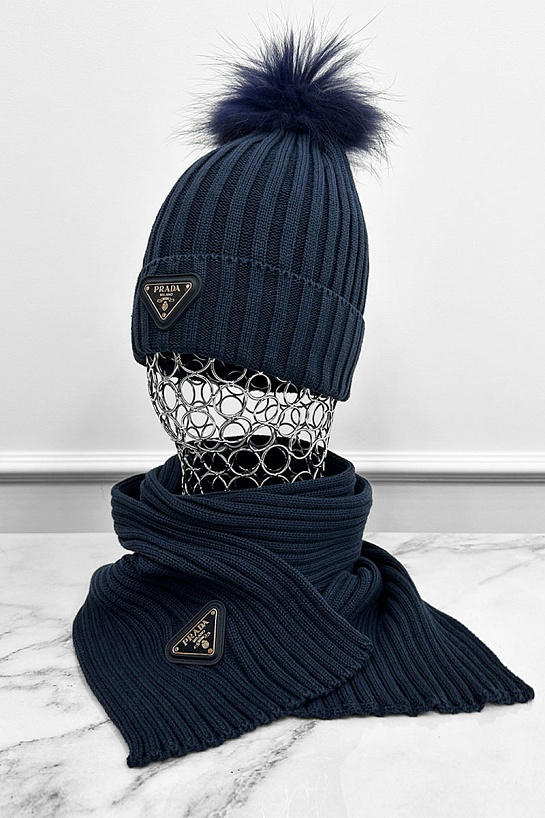 Комплект из шапки и шарфа Prada тёмно-синего цвета