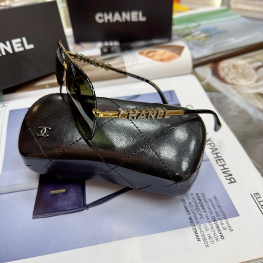 Солнцезащитные очки авиаторы Chanel с зелёными стеклами   