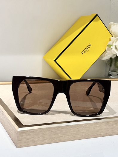 Солнцезащитные очки Fendi Baguette   