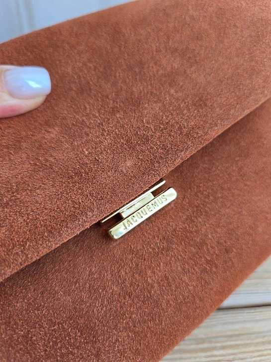 Замшевая сумка Jacquemus The Rond Carre 26x16 см