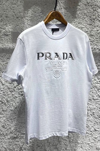 Белая оверсайз футболка Prada embossed logo   