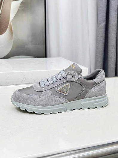 Женские комбинированные кроссовки Prada   