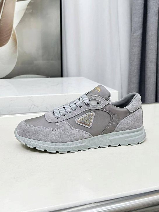Женские комбинированные кроссовки Prada