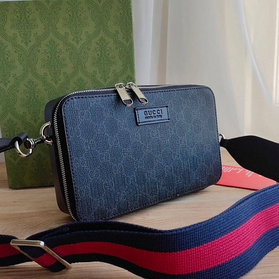 Мужская сумка Gucci на плечо с узором GG Supreme 22x14 см