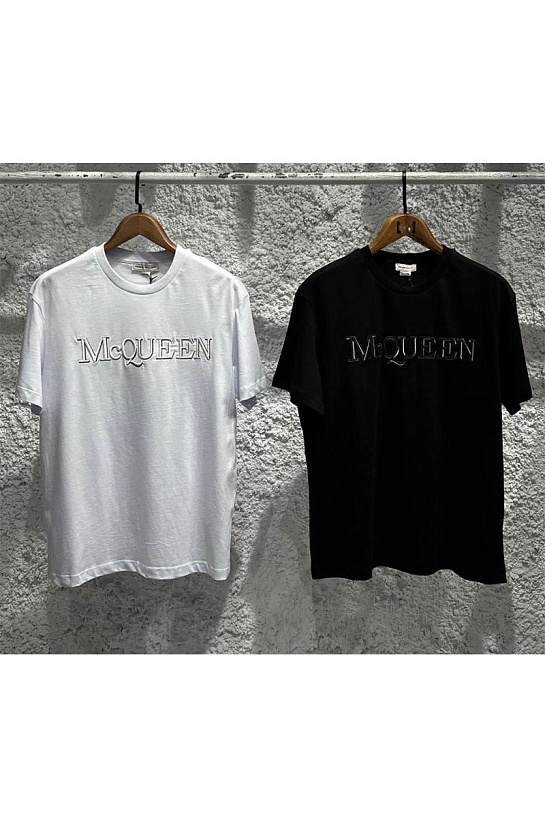 Белая оверсайз футболка Alexander McQueen embroidered logo
