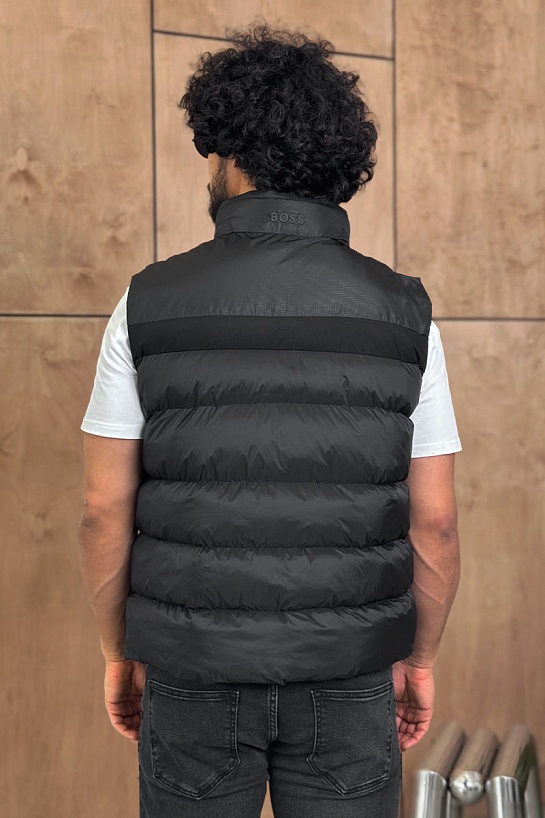 Мужской чёрный жилет Hugo Boss