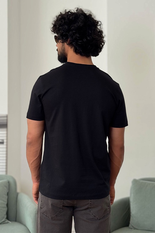 Футболка чёрного цвета Calvin Klein embroidered-logo
