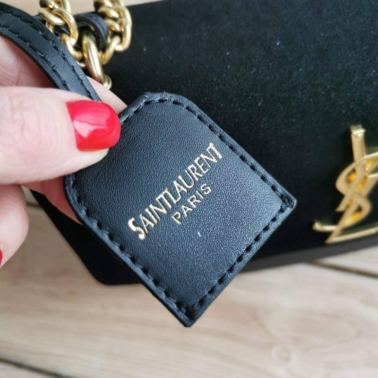 Женская чёрная сумка Yves Saint Laurent 22x17 см
