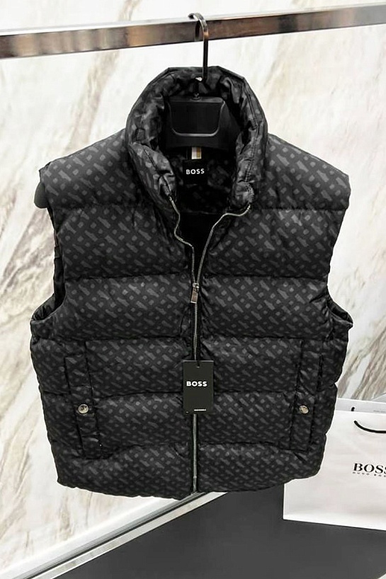 Жилет чёрного цвета Hugo Boss Clono monogram