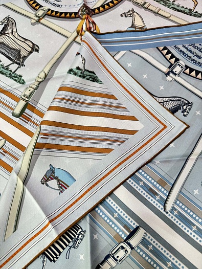 Платок Hermes Couvertures et Tenues de Jour premium 86x87 см   