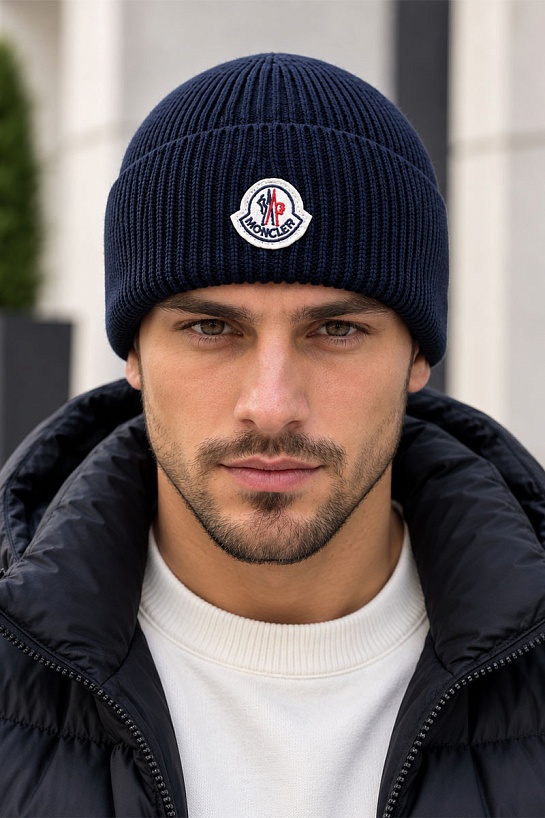Мужская шапка тёмно-синего цвета Moncler logo-patch