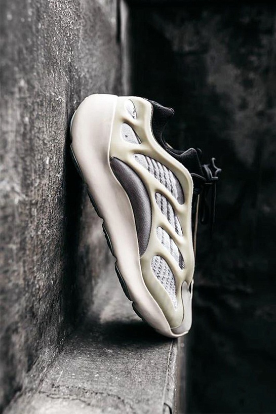 Кроссовки Adidas Yeezy Boost 700 V3 "Azael"