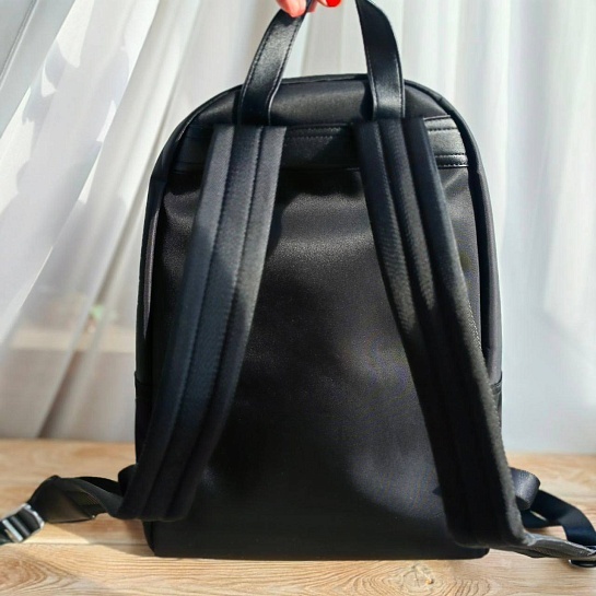 Нейлоновый рюкзак Gucci чёрного цвета 41x30.5 см