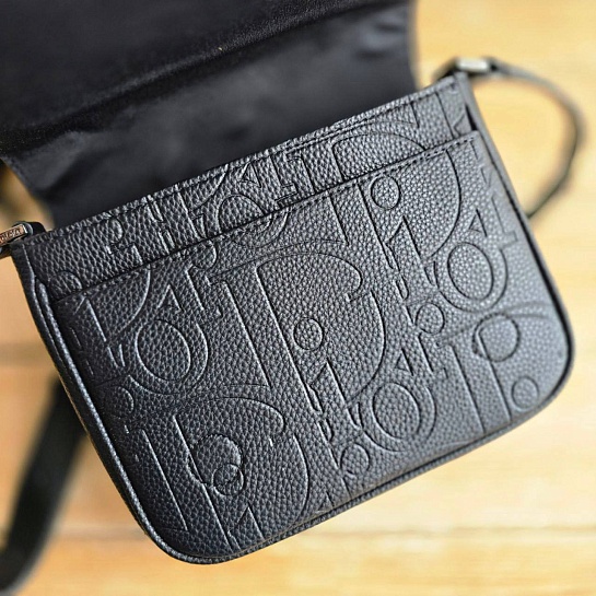 Кожаная чёрная сумка Dior Gravity 20x16 см