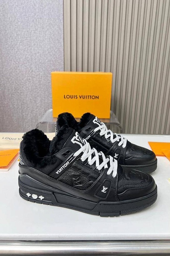 Кожаные кроссовки с мехом Louis Vuitton Trainer Premium - Black