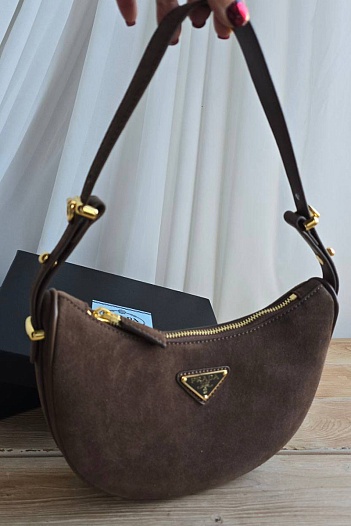 Замшевая сумка Prada 23x14 см   
