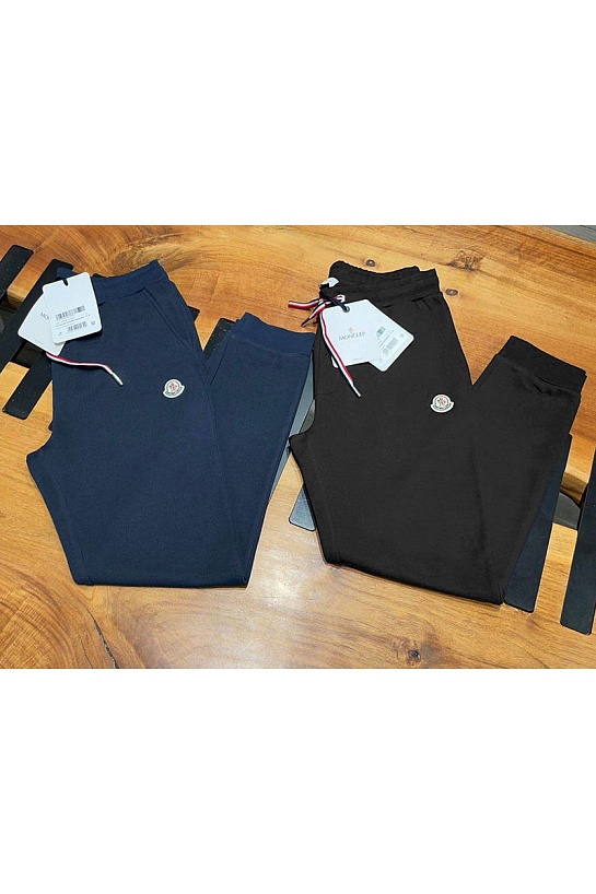 Спортивные штаны чёрного цвета Moncler logo-patch