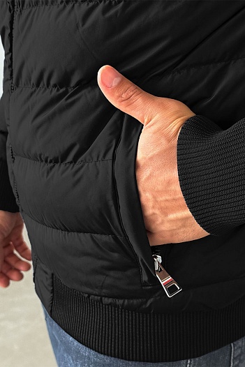 Куртка чёрного цвета Tommy Hilfiger logo-patch   