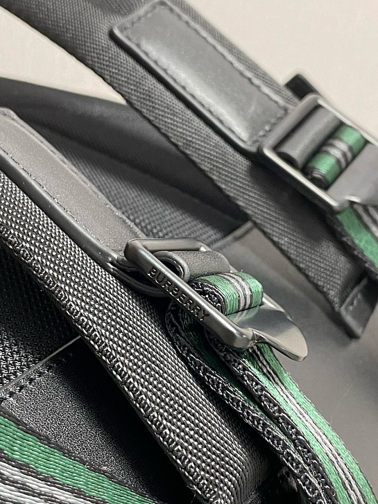 Рюкзак зелёного цвета Burberry TB Monogram Premium 30.5x14.5x42.5 см