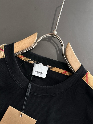 Футболка чёрного цвета Burberry Premium   