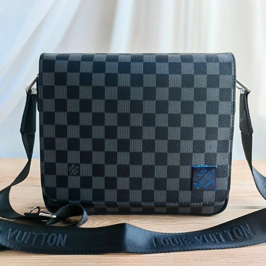 Кожаная сумка Louis Vuitton District PM 26x22 см   