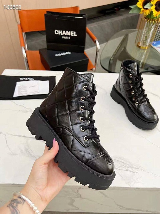Женские кожаные ботинки Chanel чёрного цвета