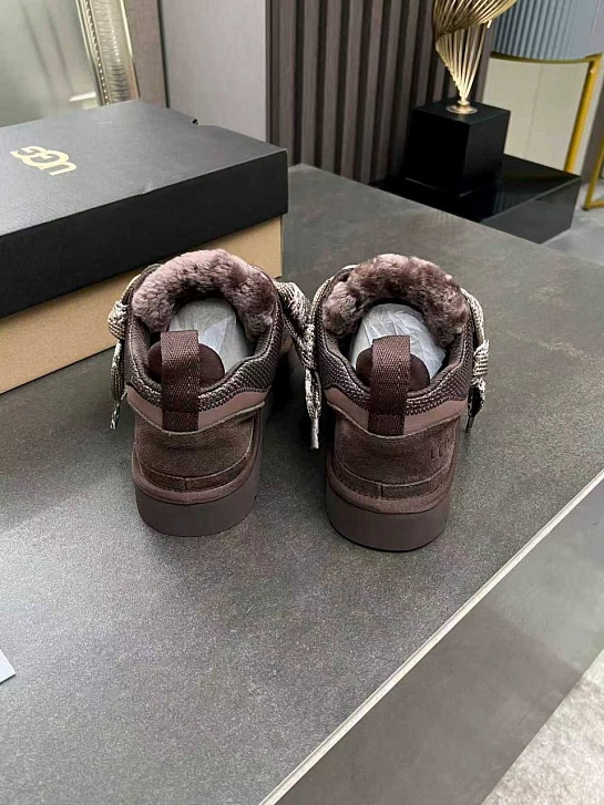 Женские замшевые ботинки UGG Lowmel