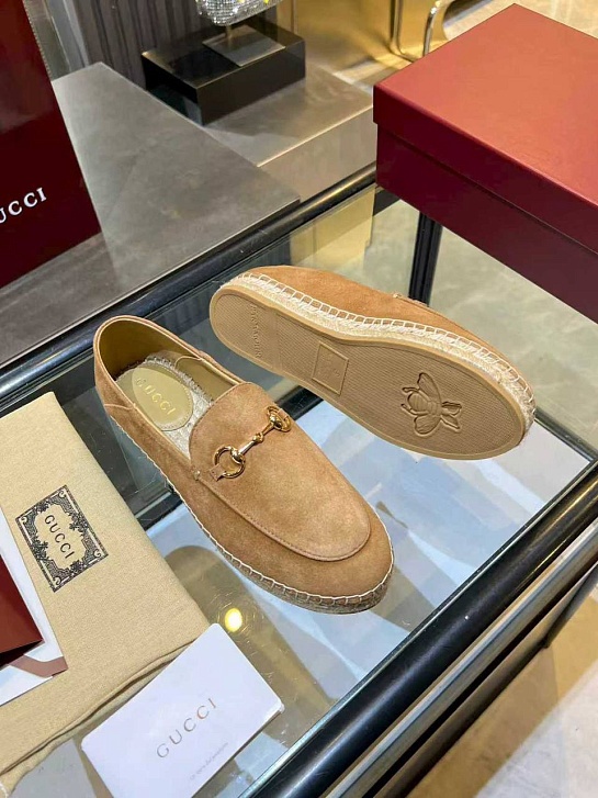 Женские замшевые лоферы Gucci GG Horsebit premium