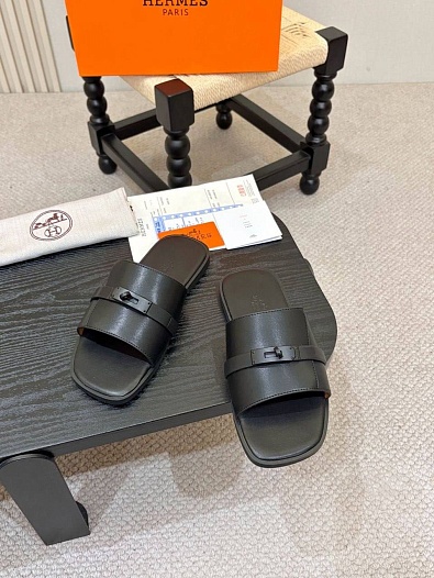 Чёрные кожаные шлёпанцы Hermes Gabriel   