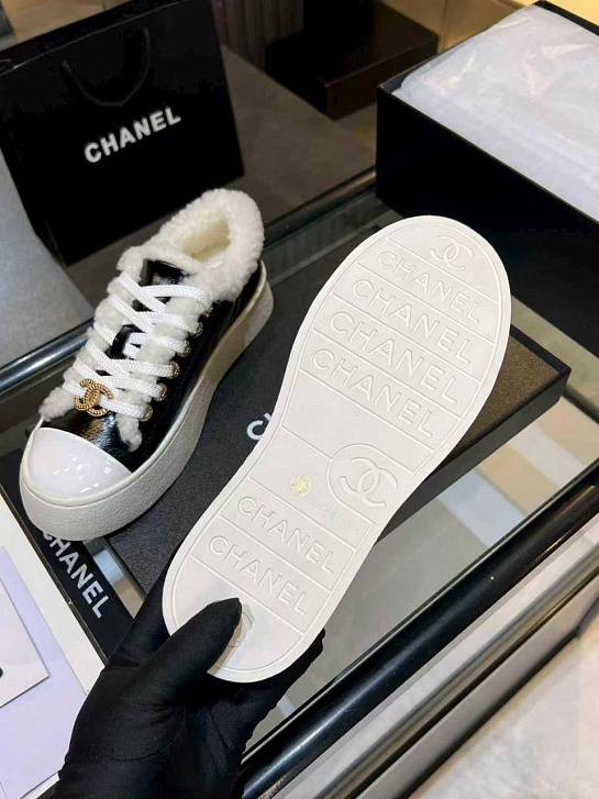 Женские кожаные кроссовки с мехом Chanel premium - Black
