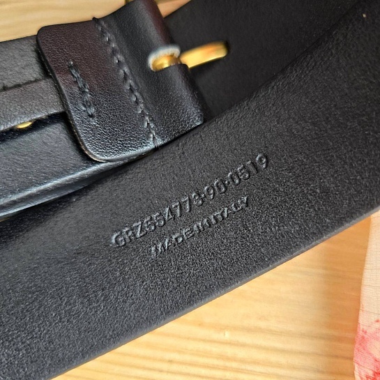 Женский кожаный ремень Yves Saint Laurent (длина  85 / 90 см)