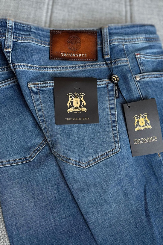 Мужские джинсы светло-синего цвета Trussardi regular fit