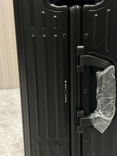 Чемодан Rimowa Aluminum M Premium 66x43x27 см   